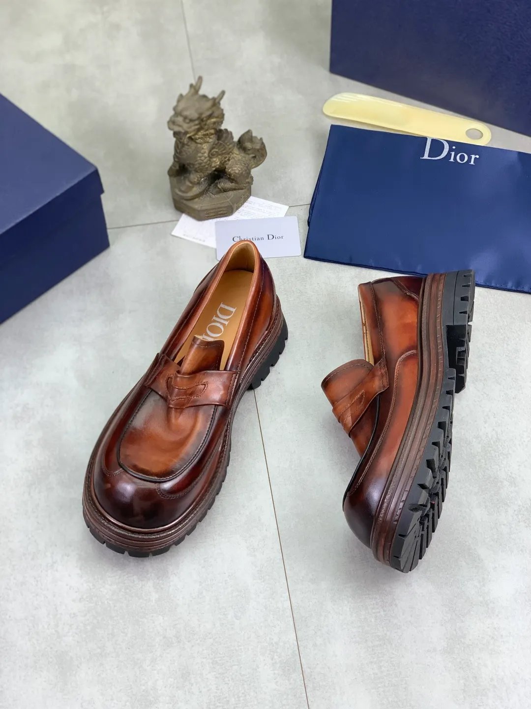 Men's shoes P520 💰【New style】Water-dyed cow lining Original order quality Dior —🆘.Dior Original order purchase, high-end leather shoes, fabric: Made of Italian imported color rubbed wrinkled cowhide➕Water-dyed cow lining/cowhide lining➕Specially available original combination outsole, fine workmanship, real shot🎬Size: 38-45 (with full set of packaging) Color: 3️⃣ colors available